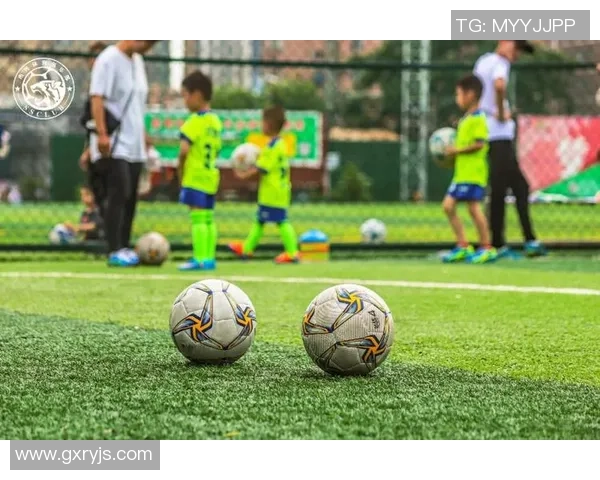 现役足球明星们的兴趣爱好揭秘他们喜欢的运动与休闲活动