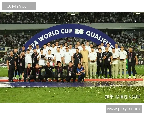 足球明星合影展现激情与荣耀的瞬间，回顾他们的辉煌时刻与团队精神