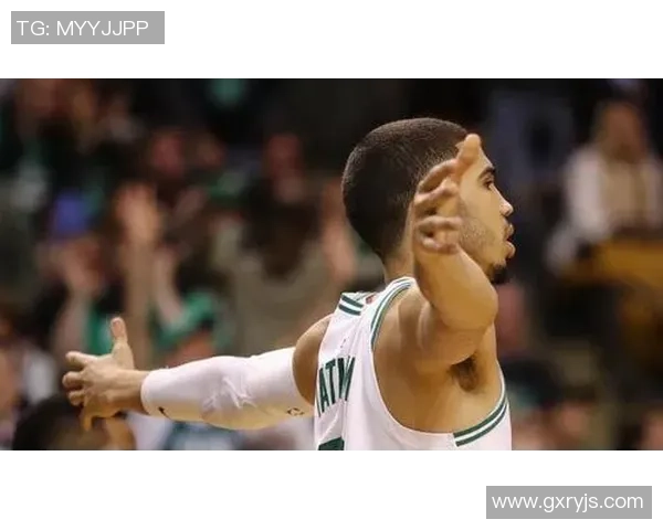 足球明星的光环背后：吹捧过度的真相与反思